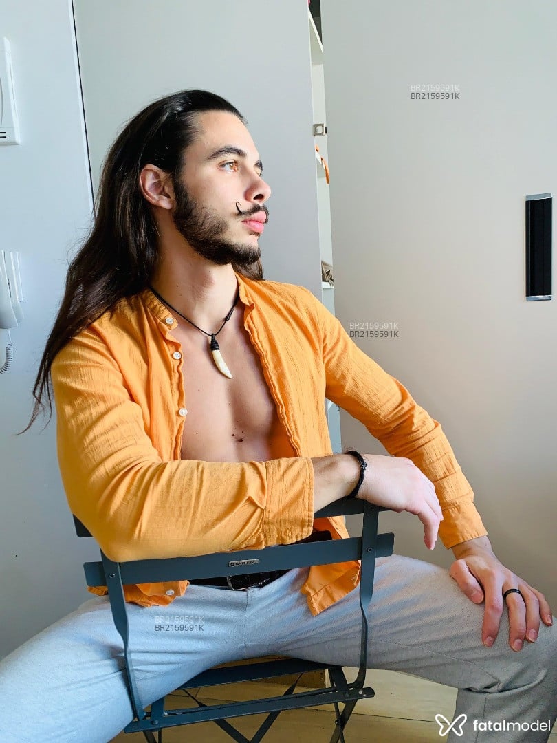 Acompanhante homem com cabelo castanho de olhos castanhos em São Paulo Acompanhante homem com cabelo castanho de olhos castanhos em São Paulo - Lorenzo Italiano