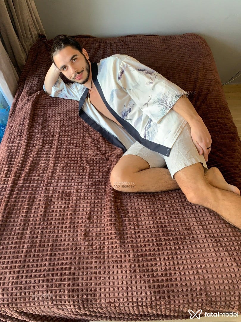 Acompanhante homem com cabelo castanho de olhos castanhos em São Paulo Acompanhante homem com cabelo castanho de olhos castanhos em São Paulo - Lorenzo Italiano