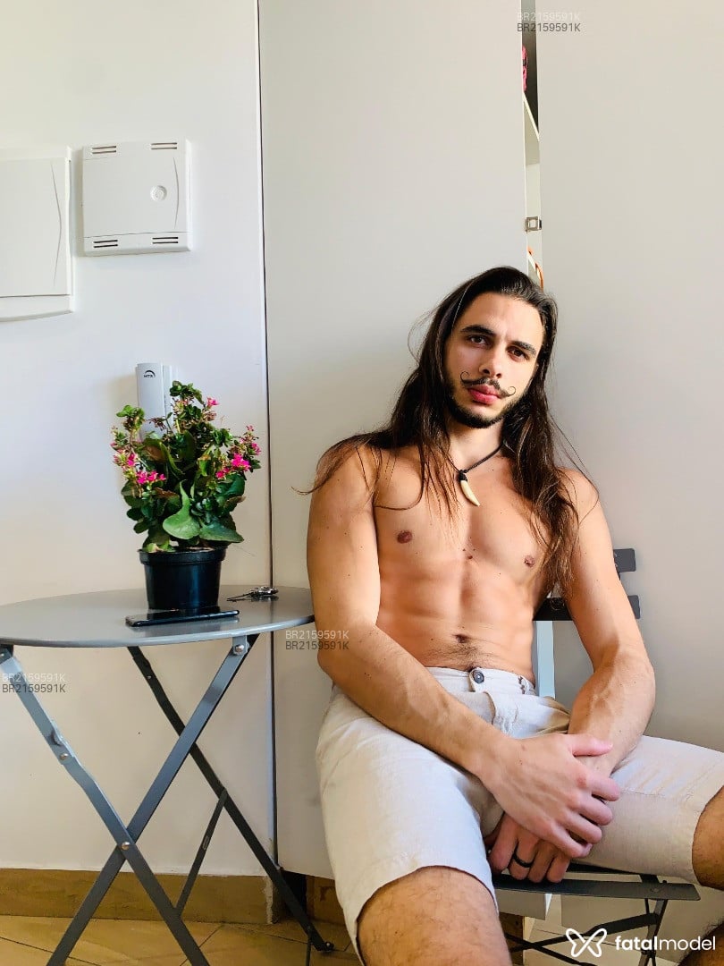 Acompanhante homem com cabelo castanho de olhos castanhos em São Paulo Acompanhante homem com cabelo castanho de olhos castanhos em São Paulo - Lorenzo Italiano