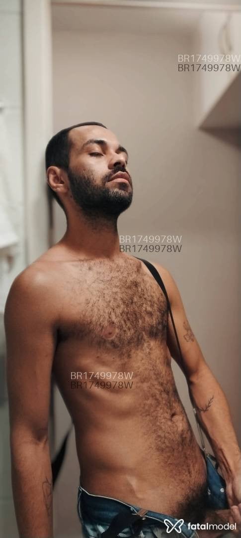 Acompanhante homem com cabelo castanho de olhos verdes em Porto Alegre - Effe Estevão