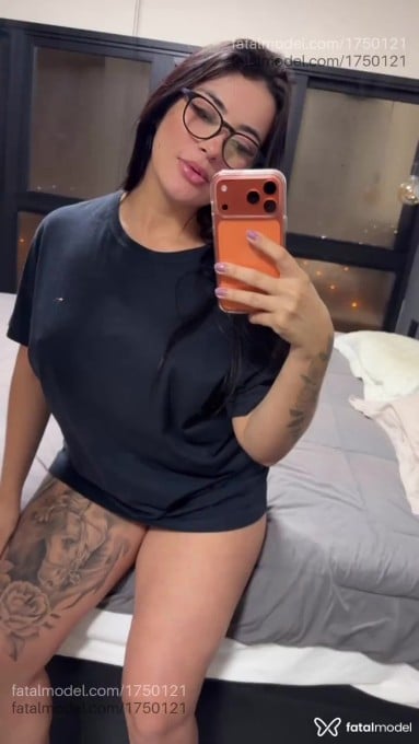 Acompanhante mulher morena (o) de olhos castanhos - Júlia Ferreira Acompanhante mulher morena (o) de olhos castanhos - Júlia Ferreira