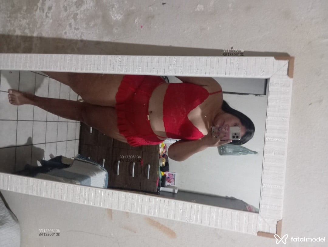 Acompanhante mulher trans com cabelo castanho de olhos mel em Virtual Acompanhante mulher trans com cabelo castanho de olhos mel em Virtual - Verônica