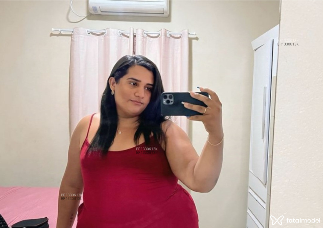 Acompanhante mulher trans com cabelo castanho de olhos mel em Virtual Acompanhante mulher trans com cabelo castanho de olhos mel em Virtual - Verônica