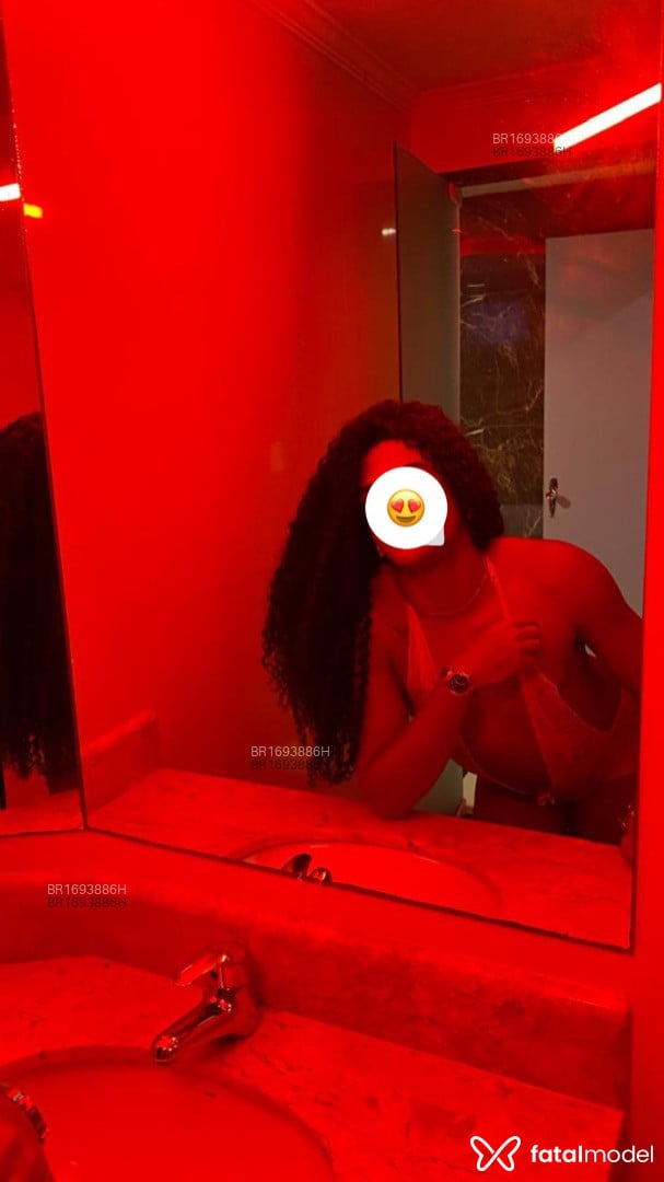 Acompanhante mulher trans morena (o) de olhos pretos - Maiara Lis Acompanhante mulher trans morena (o) de olhos pretos - Maiara Lis