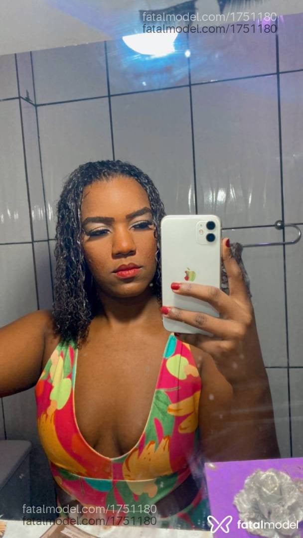 Acompanhante mulher com cabelo castanho de olhos castanhos - Isa Mendes