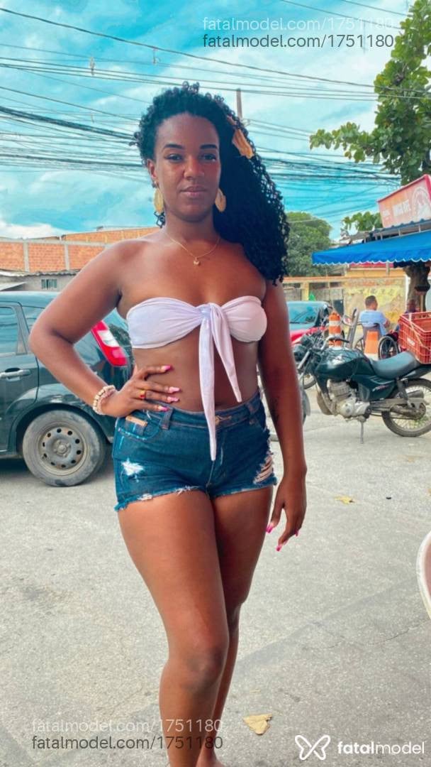 Acompanhante mulher com cabelo castanho de olhos castanhos - Isa Mendes