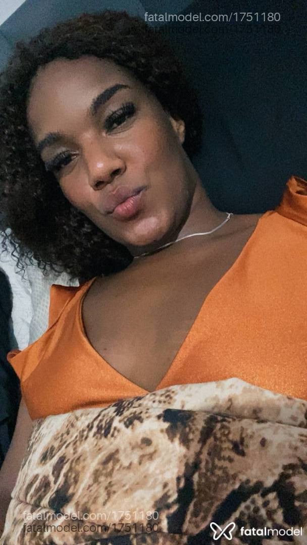 Acompanhante mulher com cabelo castanho de olhos castanhos - Isa Mendes