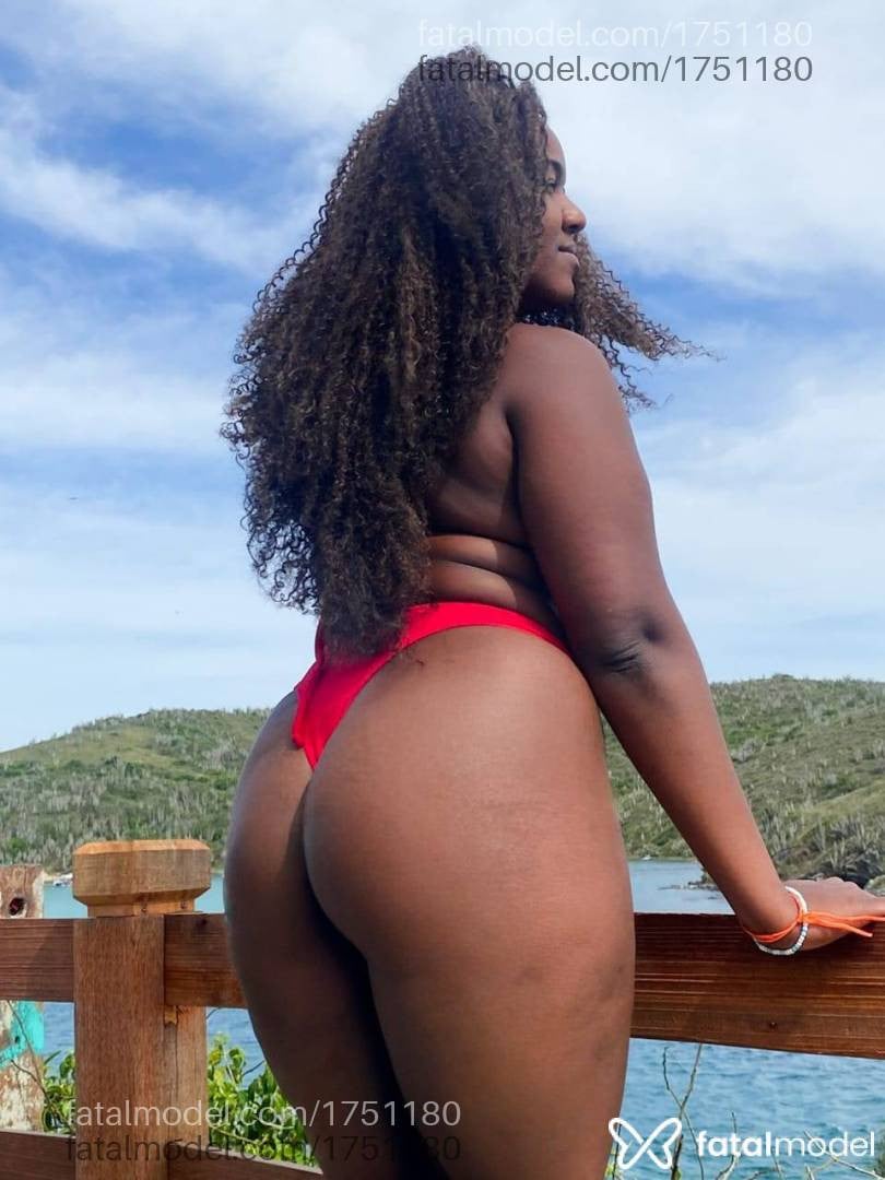 Acompanhante mulher com cabelo castanho de olhos castanhos em Cabo Frio - Isa Mendes