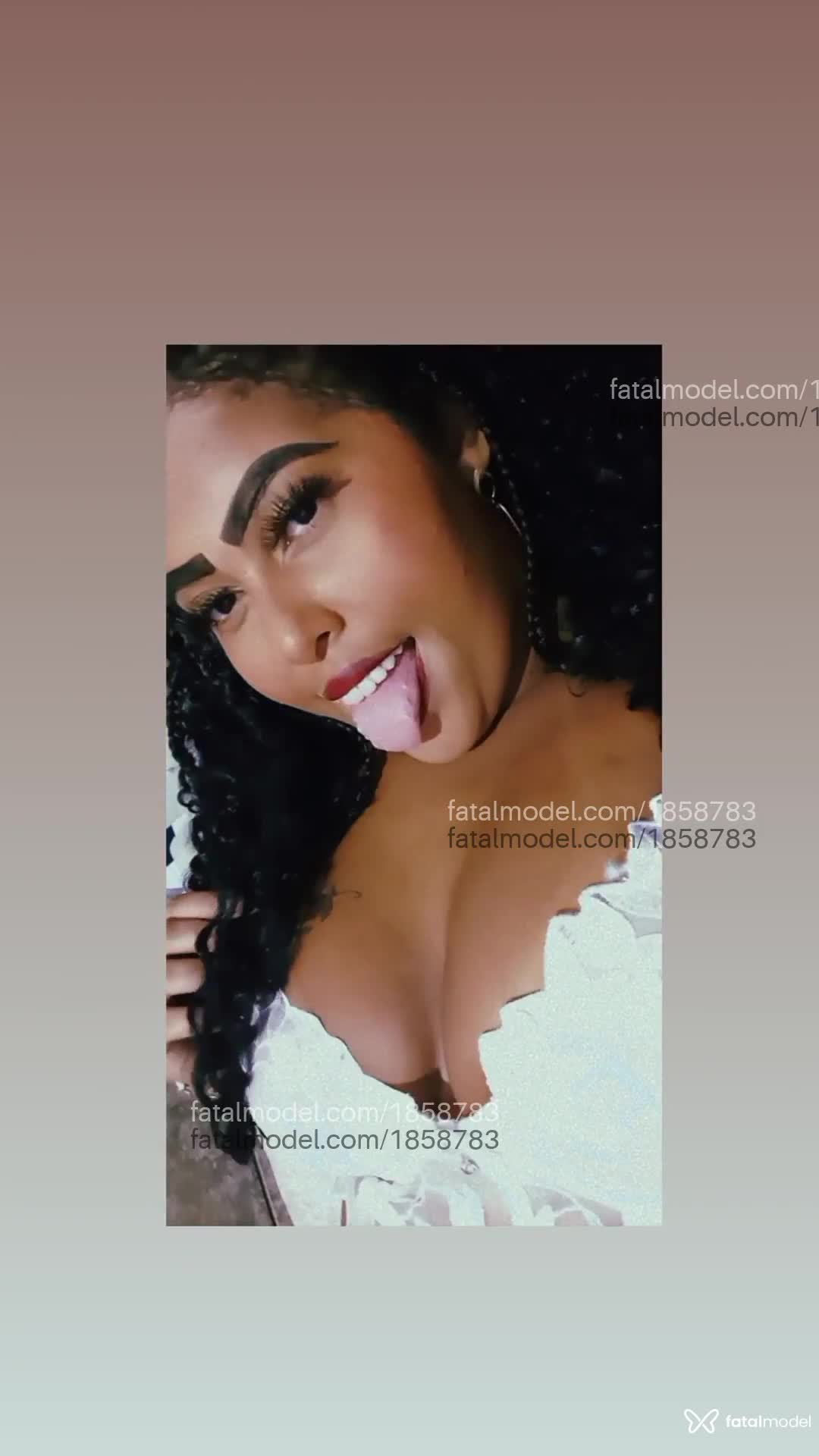 Acompanhante mulher morena (o) de olhos mel em Virtual - Nayara