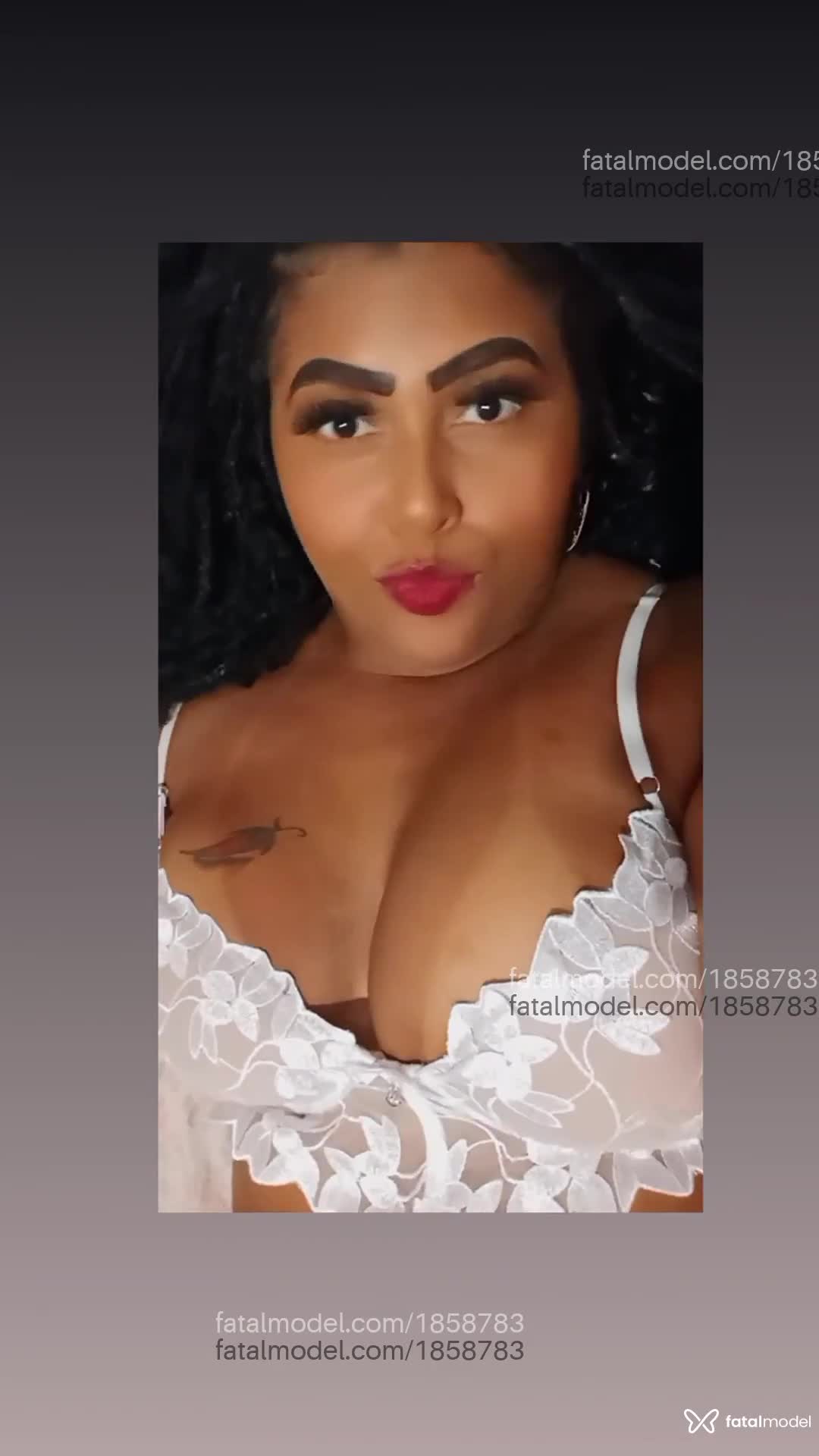 Acompanhante mulher morena (o) de olhos mel em Virtual - Nayara