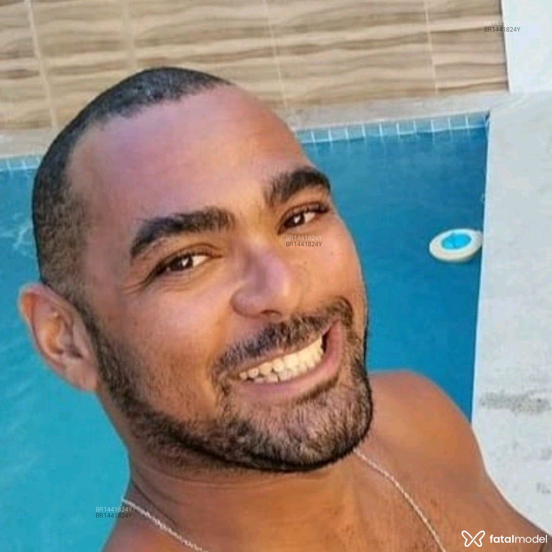 Acompanhante homem com cabelo castanho de olhos castanhos em Campinas Acompanhante homem com cabelo castanho de olhos castanhos em Campinas - Douglas