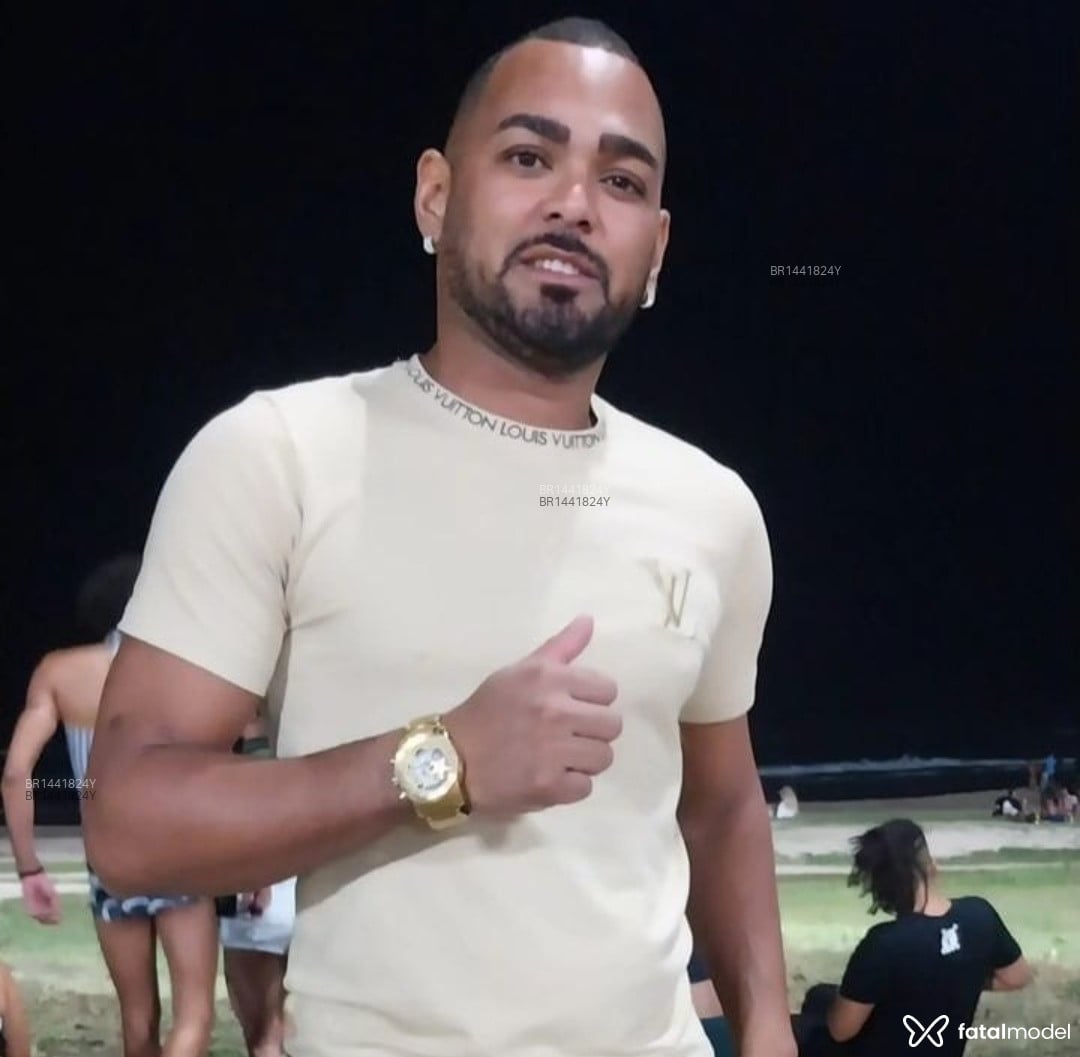 Acompanhante homem com cabelo castanho de olhos castanhos em Campinas Acompanhante homem com cabelo castanho de olhos castanhos em Campinas - Douglas