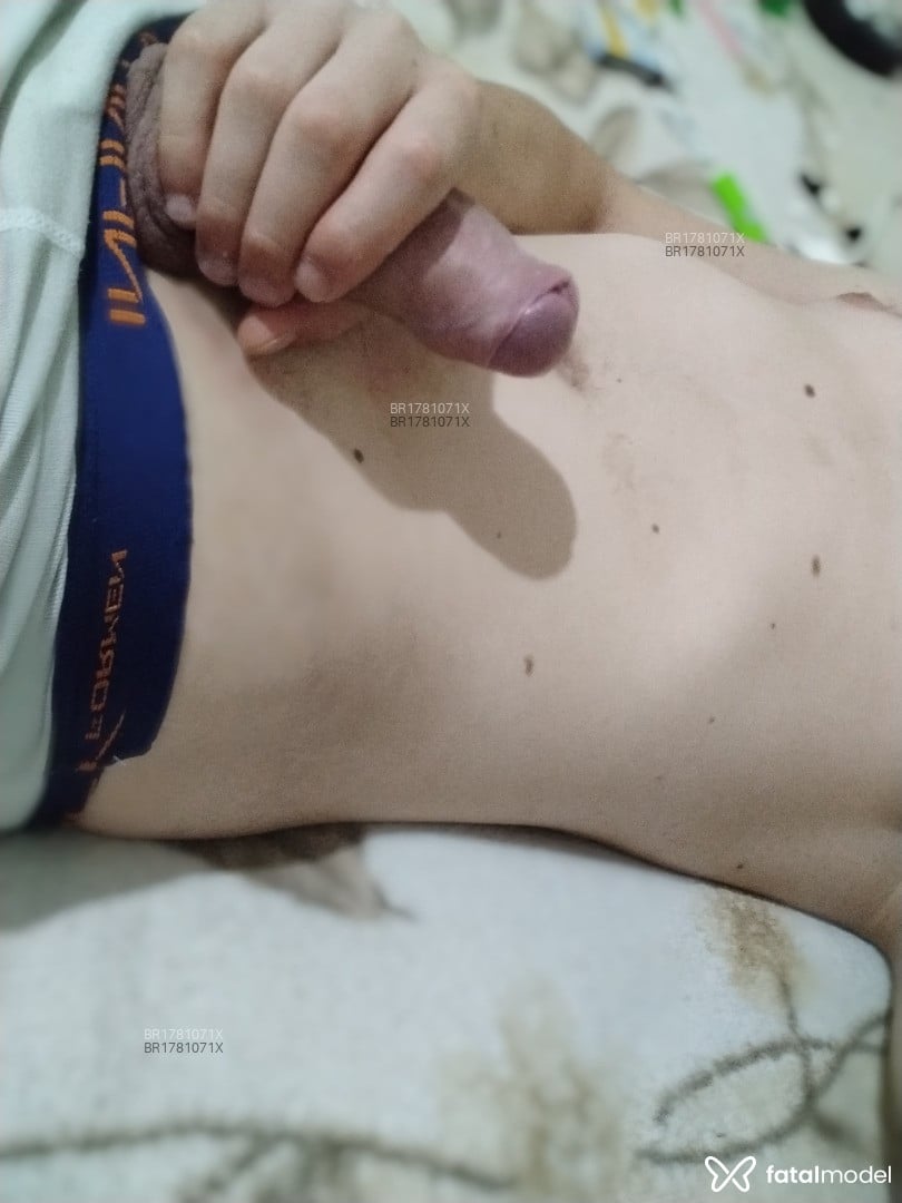 Acompanhante homem com cabelo castanho de olhos castanhos em Bento Gonçalves Acompanhante homem com cabelo castanho de olhos castanhos em Bento Gonçalves - Alemao Vugo Kid Be