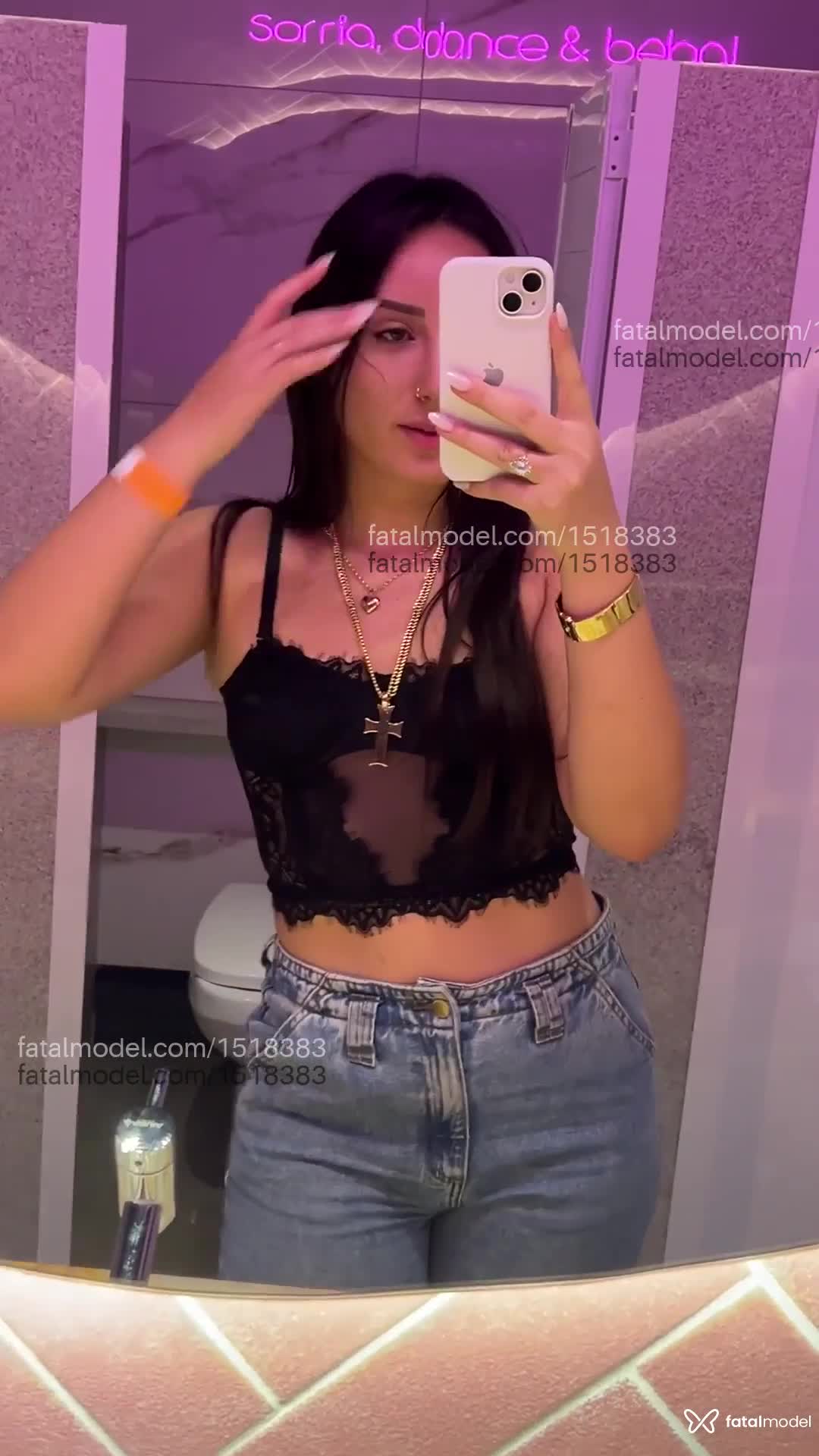 Acompanhante mulher com cabelo castanho de olhos castanhos em Londrina - Bella Martínez
