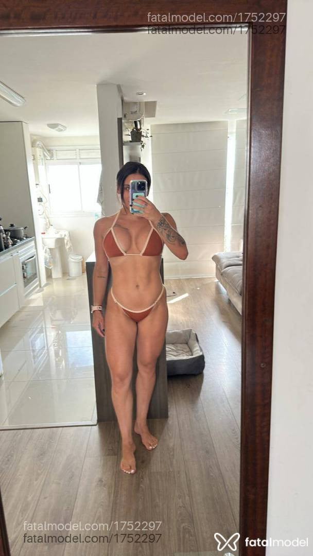 Acompanhante mulher morena (o) de olhos castanhos - Babi Brito
