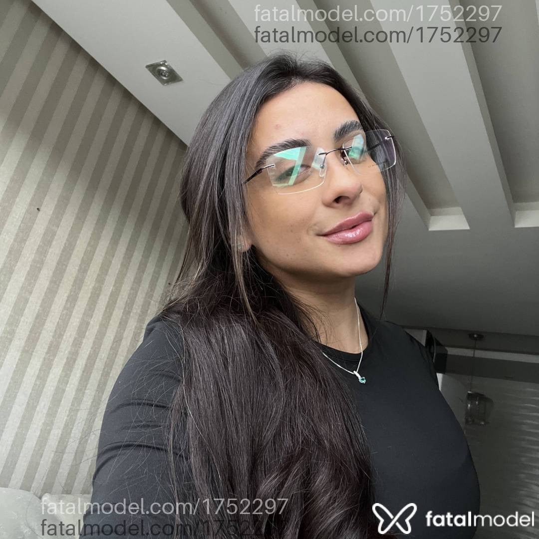 Acompanhante mulher morena (o) de olhos castanhos - Babi Brito