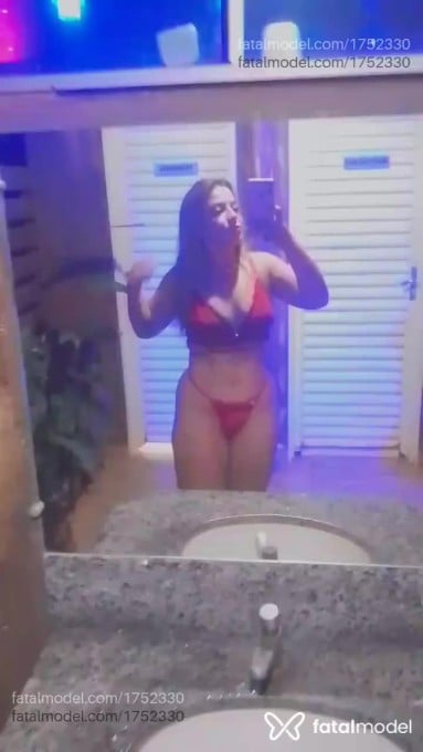 Acompanhante mulher loira (o) de olhos mel em São Carlos - Dryka