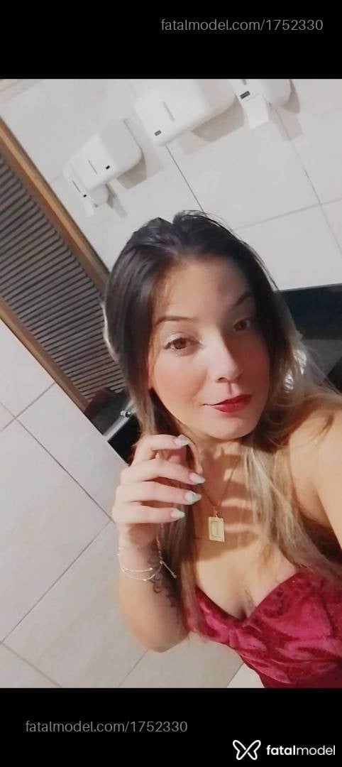 Acompanhante mulher loira (o) de olhos mel - Dryka