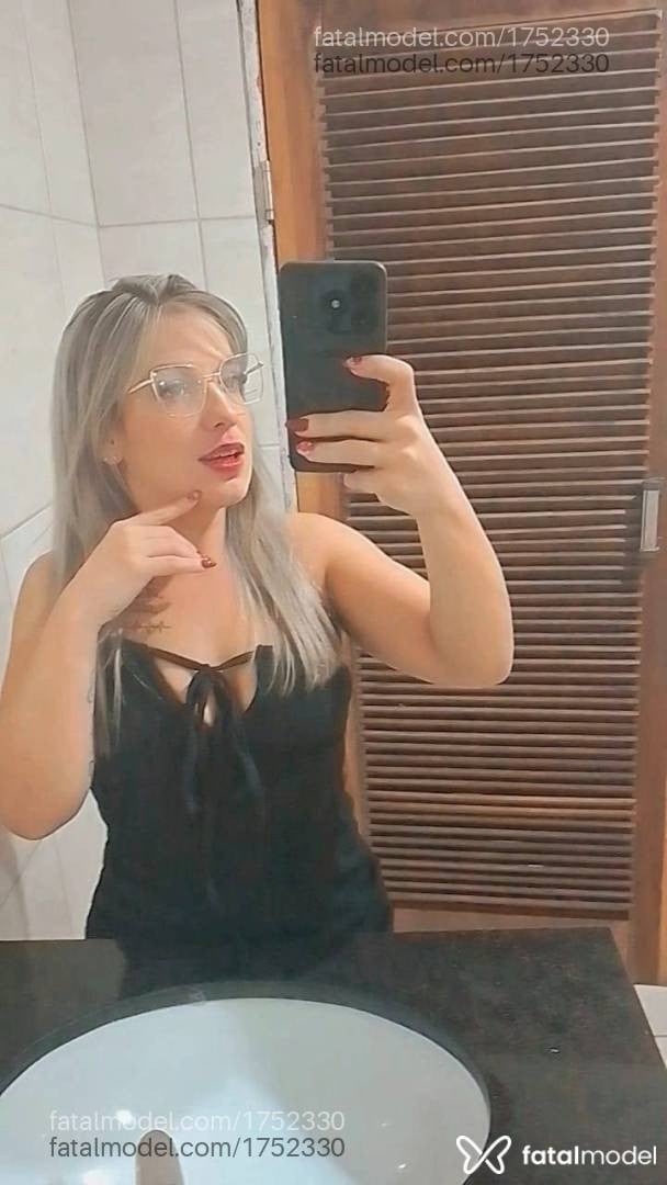 Acompanhante mulher loira (o) de olhos mel em São Carlos - Dryka