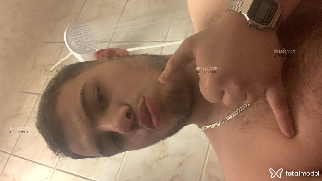 Acompanhante homem com cabelo castanho de olhos castanhos em Caxias do Sul - Leozinho