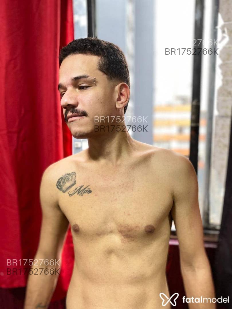 Acompanhante homem com cabelo castanho de olhos castanhos em São Paulo Acompanhante homem com cabelo castanho de olhos castanhos em São Paulo - João Lucas