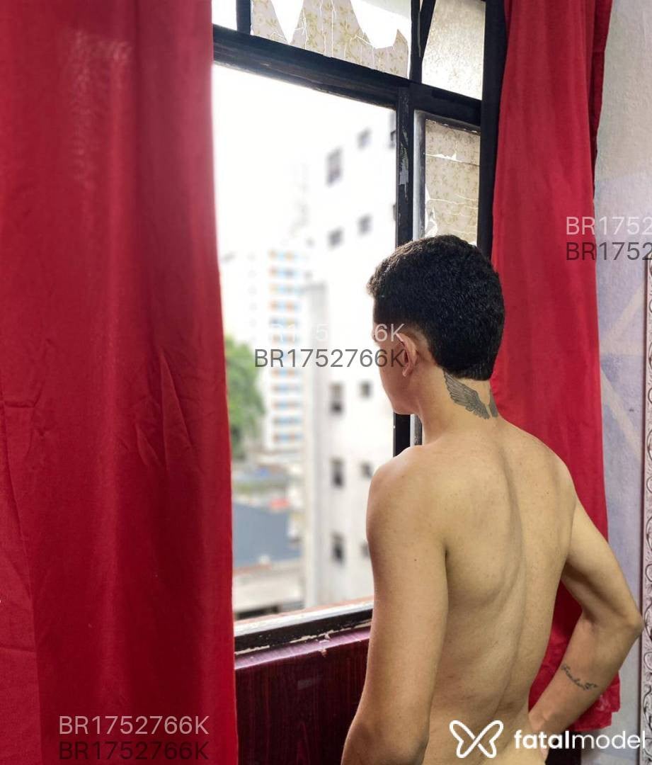 Acompanhante homem com cabelo castanho de olhos castanhos em São Paulo Acompanhante homem com cabelo castanho de olhos castanhos em São Paulo - João Lucas