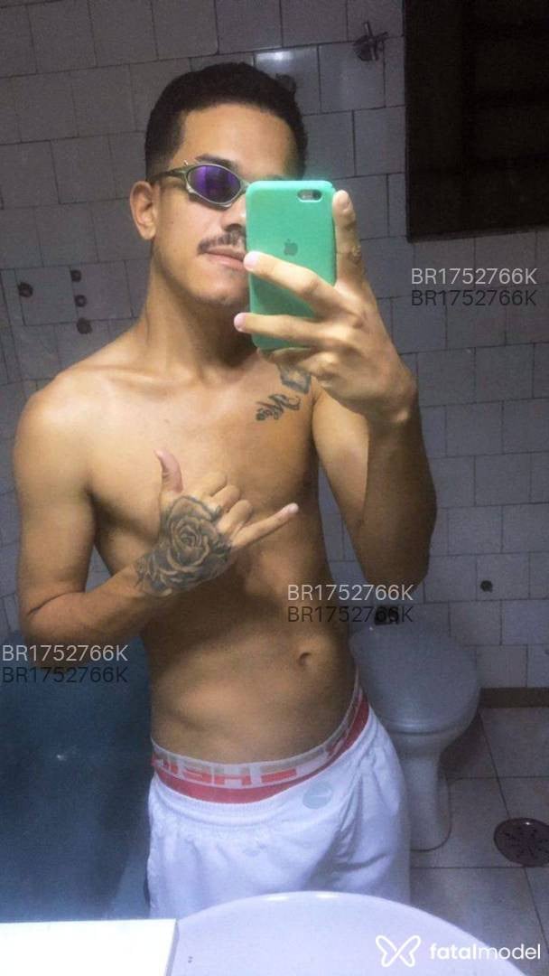 Acompanhante homem com cabelo castanho de olhos castanhos em São Paulo Acompanhante homem com cabelo castanho de olhos castanhos em São Paulo - João Lucas