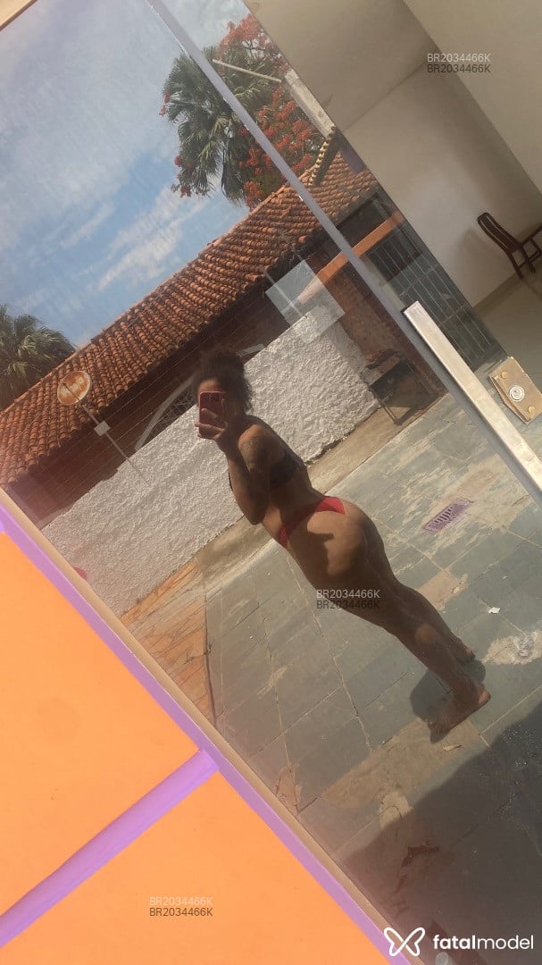 Acompanhante mulher com cabelo castanho de olhos castanhos em Cuiabá - Júlia Cachinho