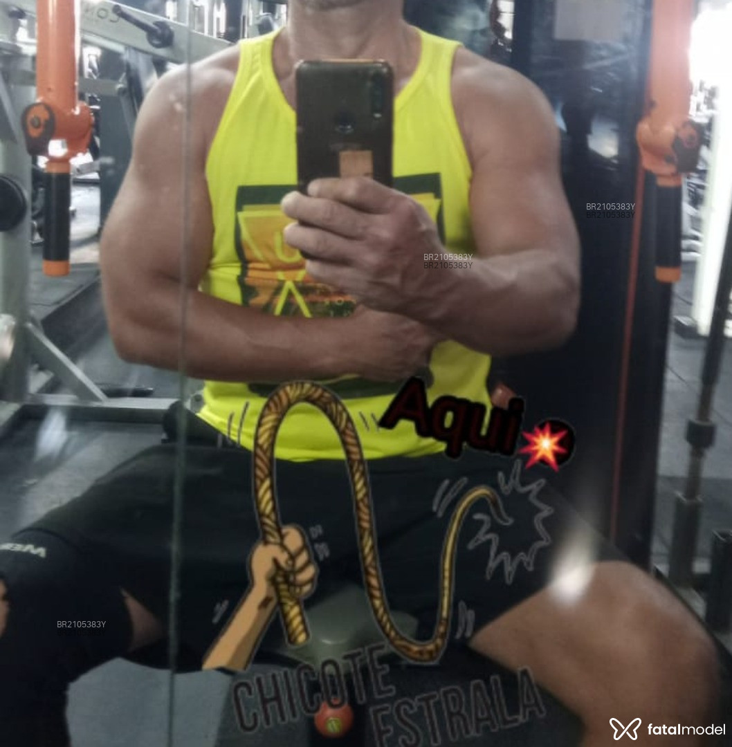Acompanhante homem com cabelo castanho de olhos pretos - Souza Acompanhante homem com cabelo castanho de olhos pretos - Souza