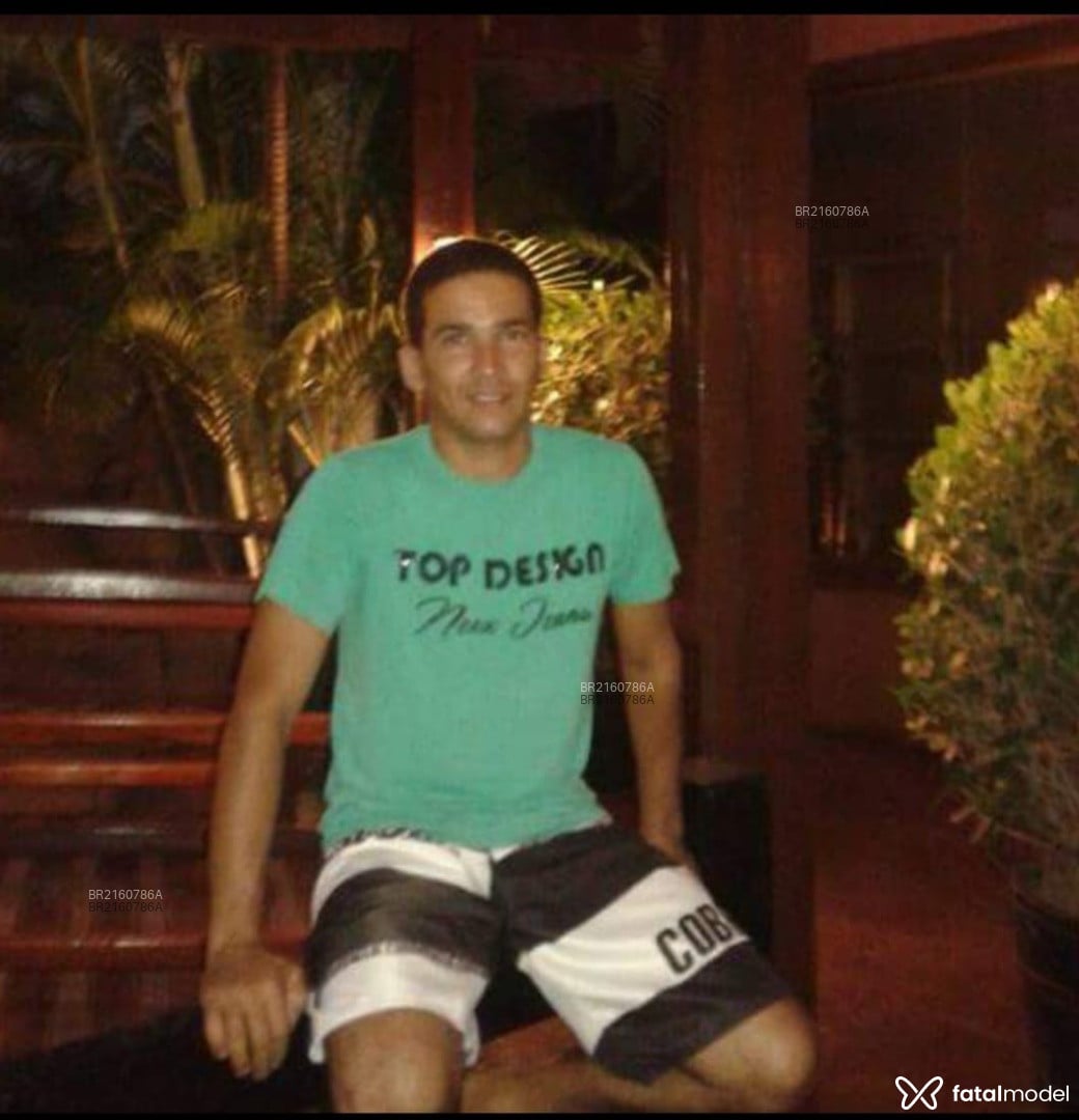 Acompanhante homem com cabelo castanho de olhos castanhos em Primavera do Leste - Fernando