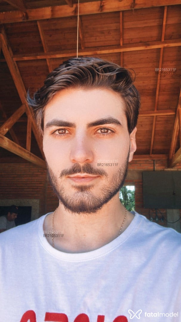 Acompanhante homem morena (o) de olhos castanhos em Balneário Camboriú - Sasha