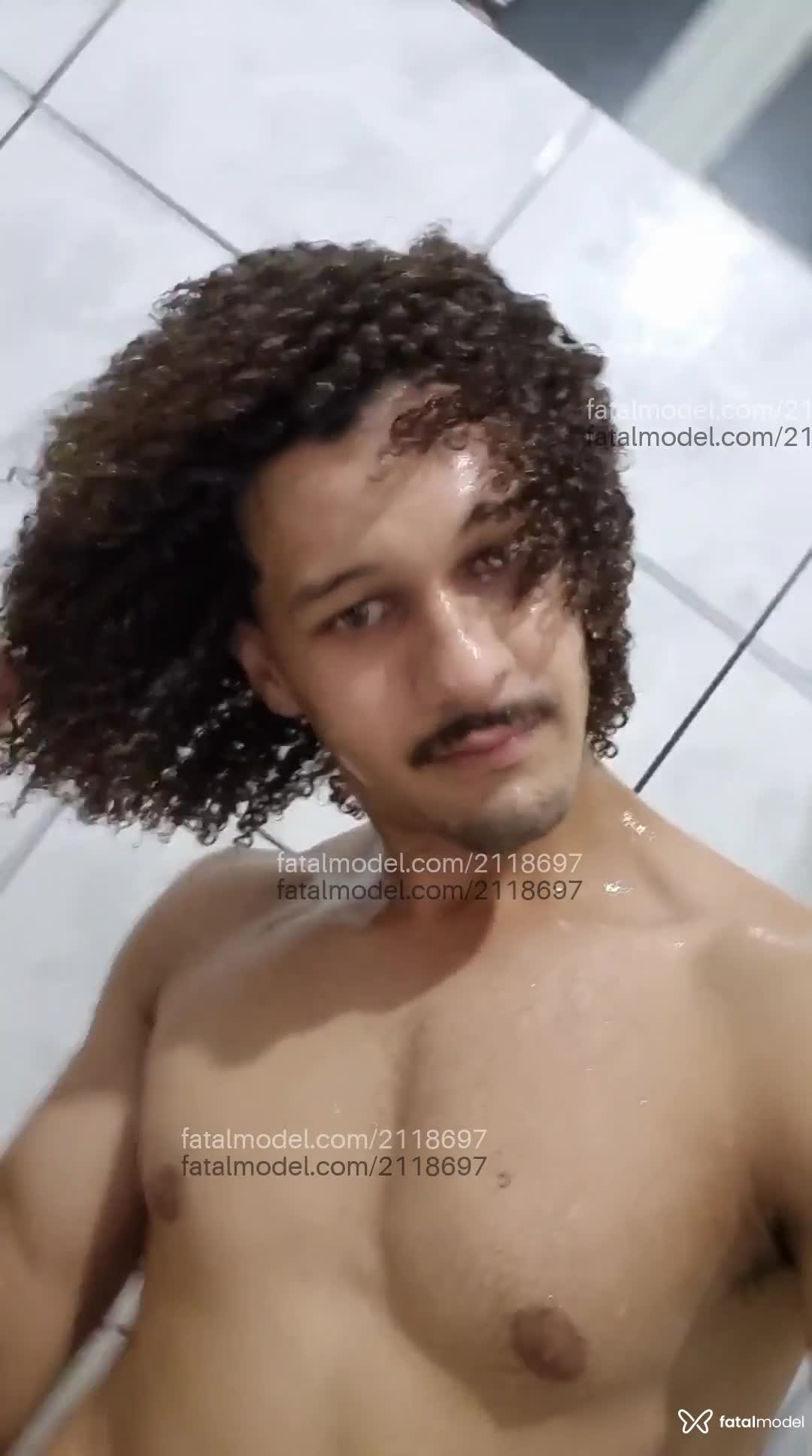 Acompanhante homem com cabelo castanho de olhos castanhos - Alves Acompanhante homem com cabelo castanho de olhos castanhos - Alves