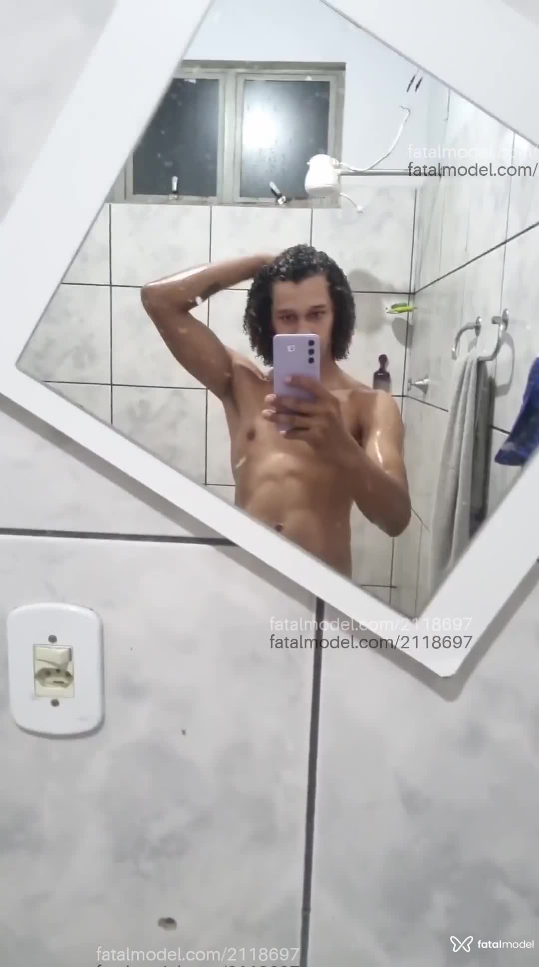 Acompanhante homem com cabelo castanho de olhos castanhos - Alves Acompanhante homem com cabelo castanho de olhos castanhos - Alves