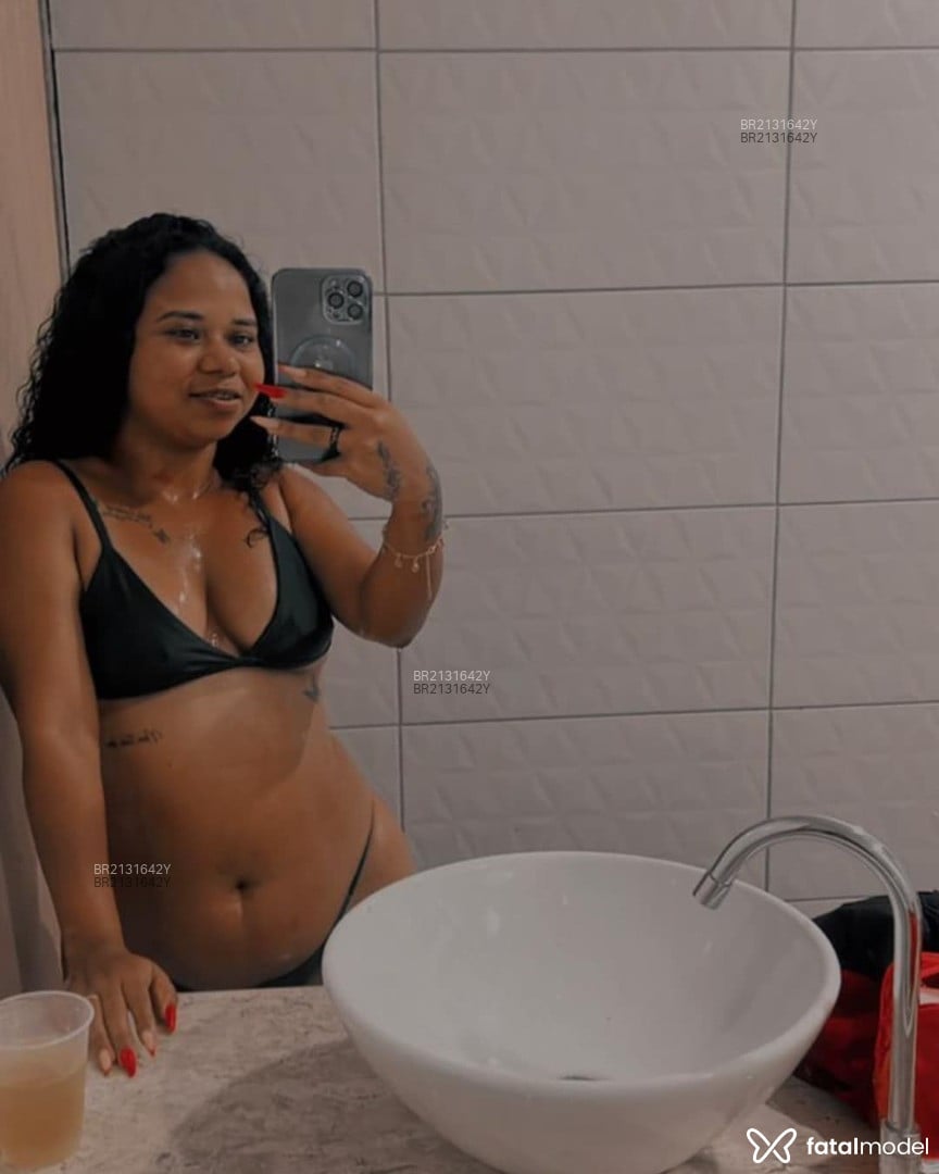 Acompanhante mulher trans morena (o) de olhos castanhos - Camilly Sil