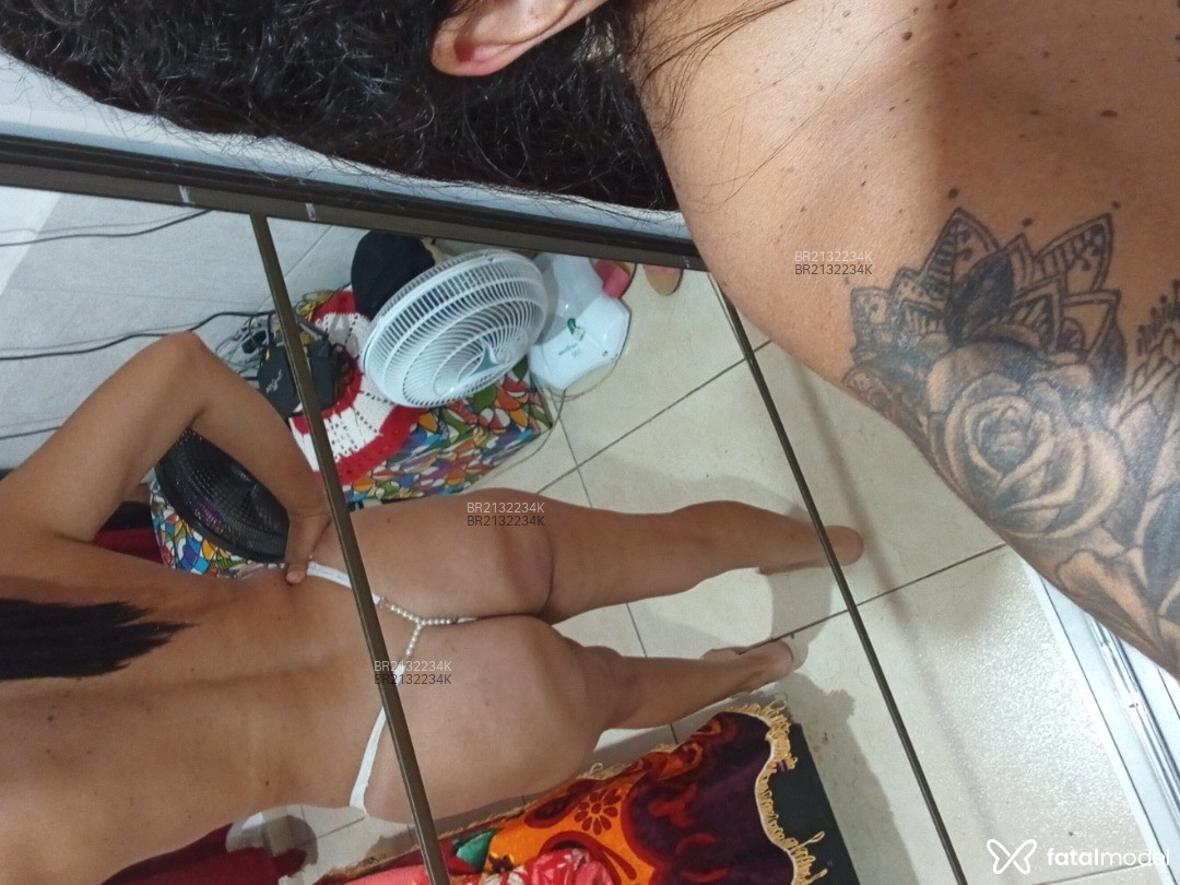 Acompanhante mulher com cabelo castanho de olhos castanhos em Virtual Acompanhante mulher com cabelo castanho de olhos castanhos em Virtual - Cristina