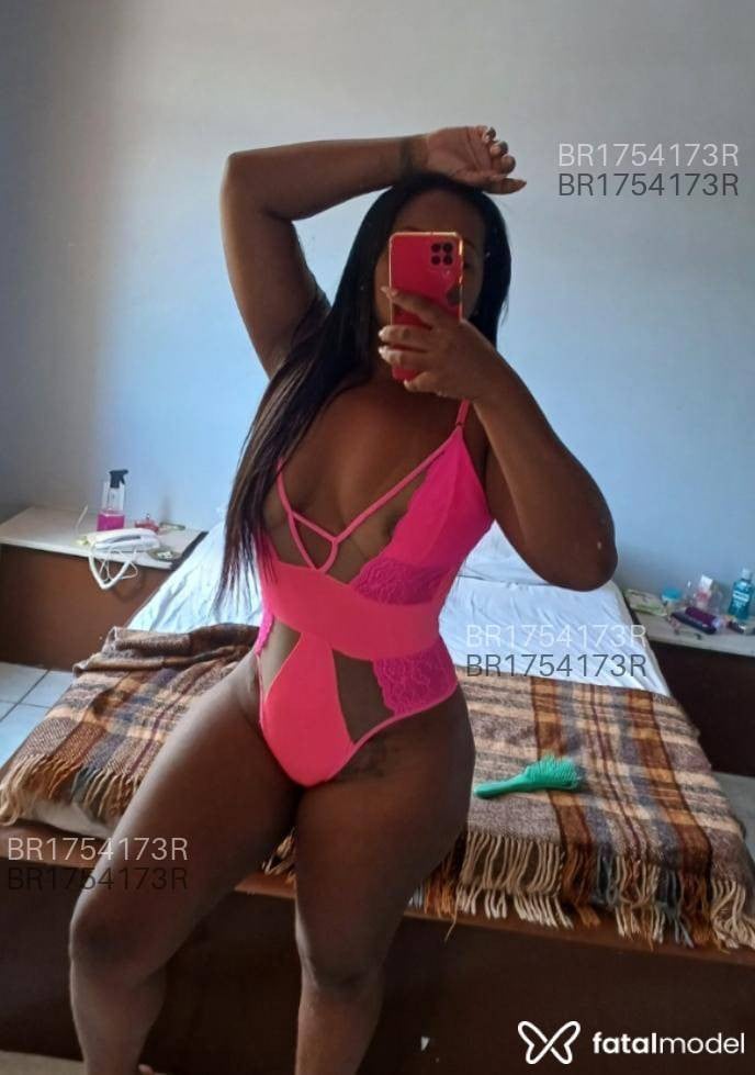 Acompanhante mulher com cabelo castanho de olhos castanhos em Juiz de Fora Acompanhante mulher com cabelo castanho de olhos castanhos em Juiz de Fora - Mariana