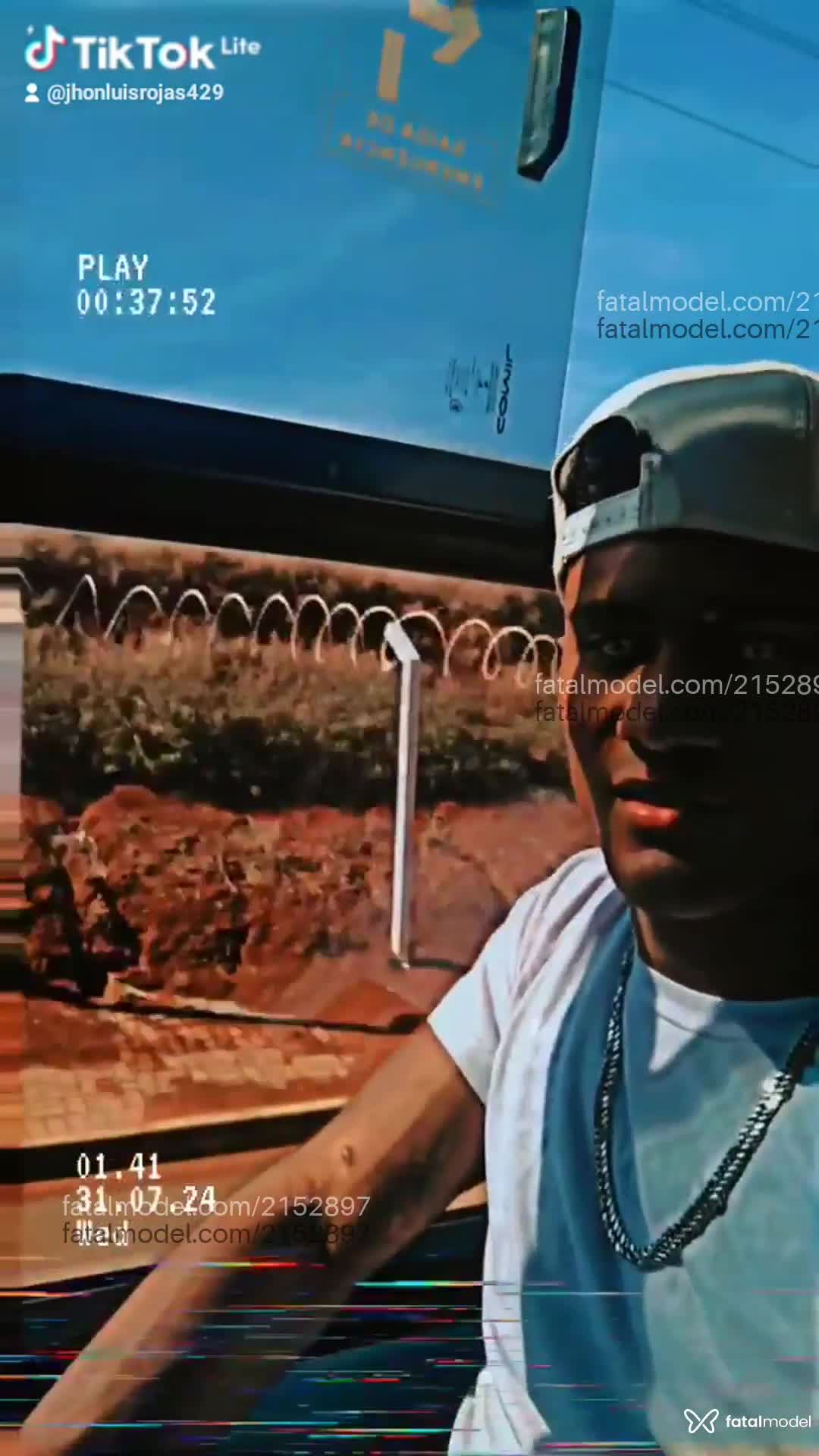 Acompanhante homem morena (o) de olhos castanhos em Balneário Camboriú - Jhon Luis Rojas
