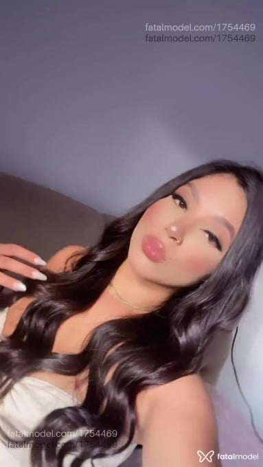 Acompanhante mulher com cabelo castanho de olhos castanhos - Lorena Dias