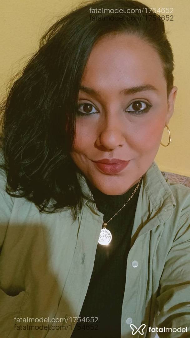Acompanhante mulher morena (o) de olhos pretos - Juliana