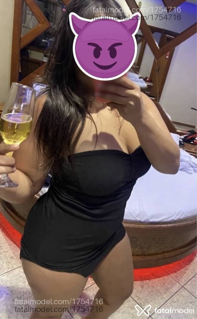 Acompanhante mulher com cabelo castanho de olhos castanhos - Vivi Góes