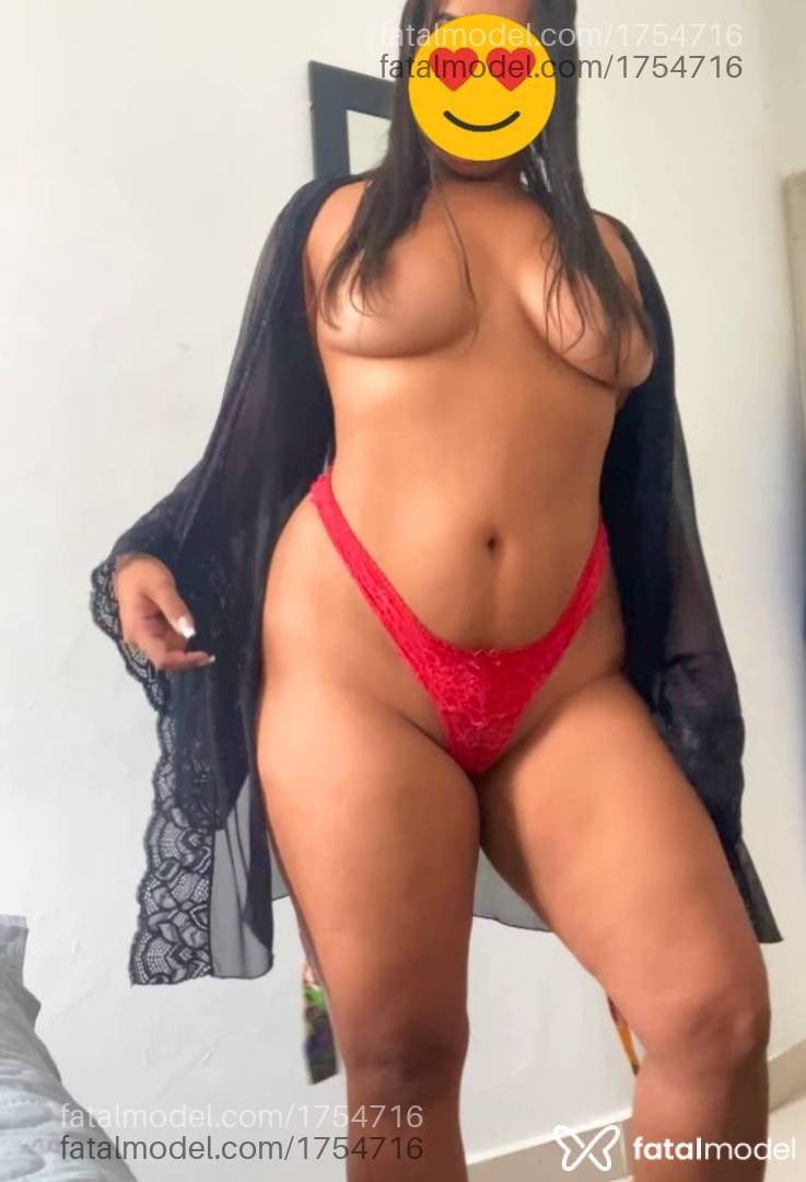 Acompanhante mulher com cabelo castanho de olhos castanhos - Vivi Góes