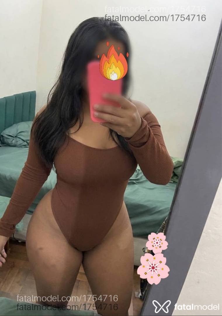 Acompanhante mulher com cabelo castanho de olhos castanhos - Vivi Góes