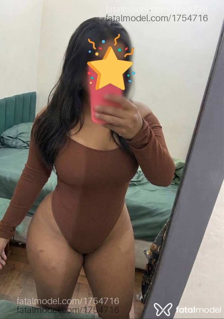 Acompanhante mulher com cabelo castanho de olhos castanhos - Vivi Góes