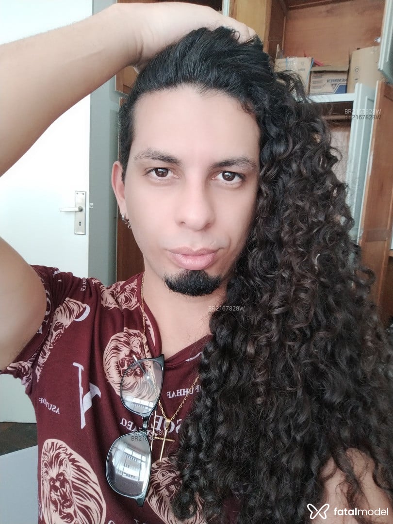 Acompanhante homem morena (o) de olhos castanhos - Luuck Acompanhante homem morena (o) de olhos castanhos - Luuck