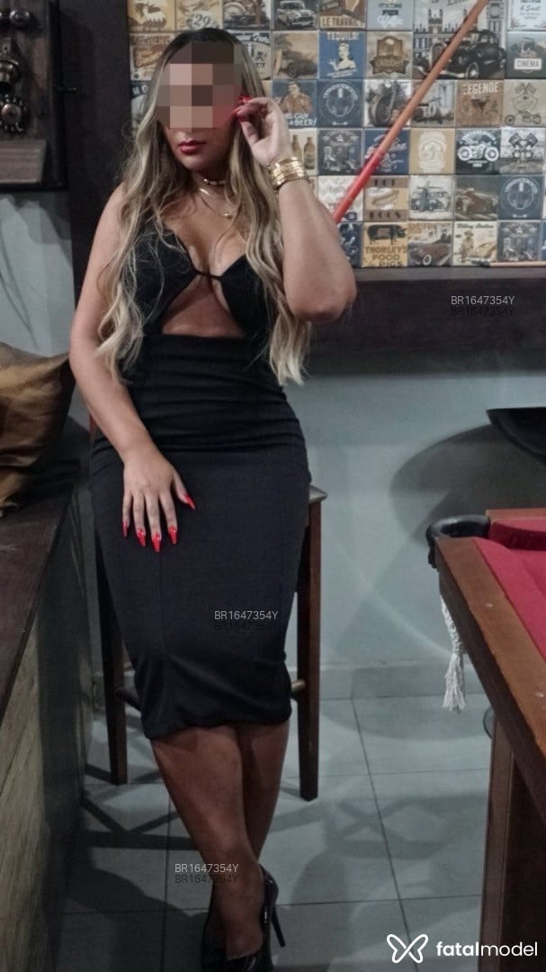 Acompanhante mulher loira (o) de olhos castanhos - Valentina