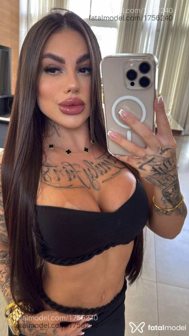 Acompanhante mulher com cabelo castanho de olhos castanhos em Panambi - Mirella