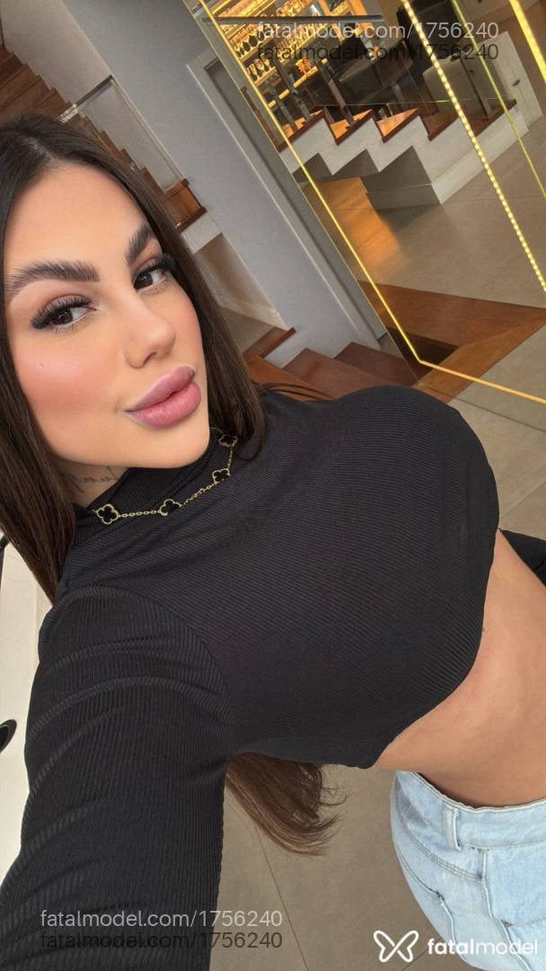 Acompanhante mulher com cabelo castanho de olhos castanhos em Panambi - Mirella