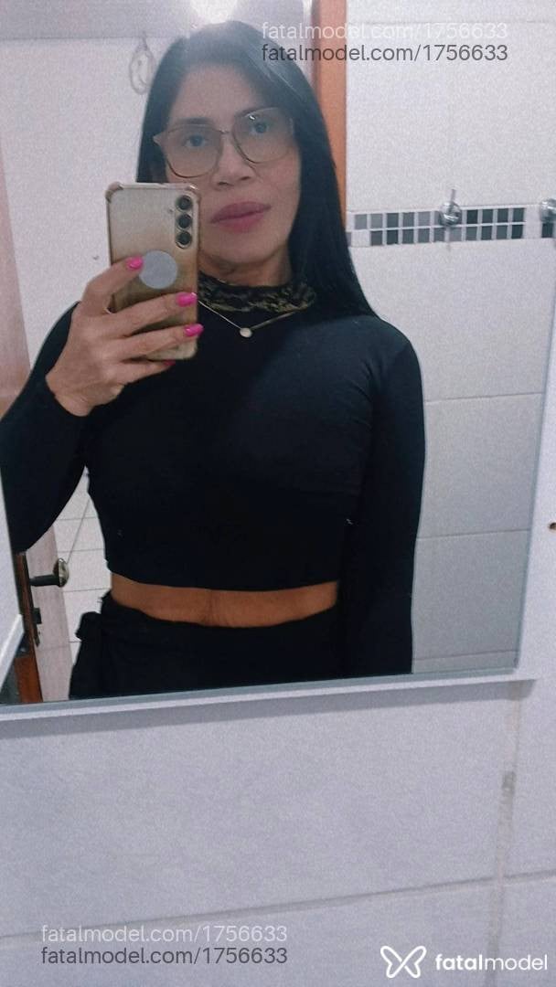Acompanhante mulher morena (o) de olhos pretos - Déborah