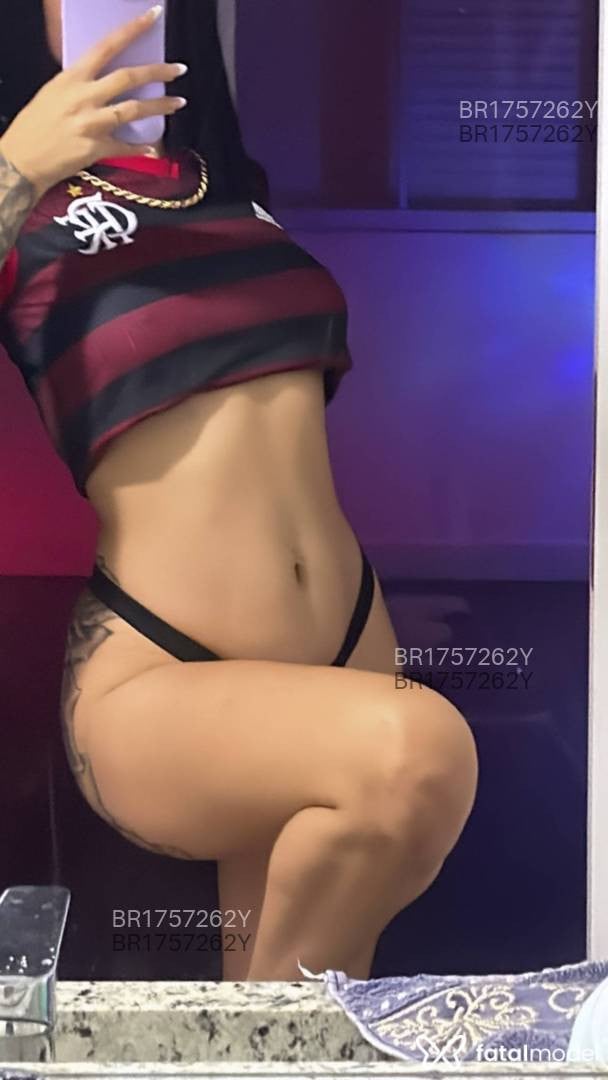 Acompanhante mulher com cabelo castanho de olhos castanhos - Giovanna Lovately Acompanhante mulher com cabelo castanho de olhos castanhos - Giovanna Lovately
