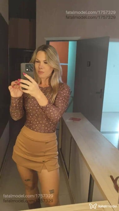 Acompanhante mulher loira (o) de olhos castanhos em Florianópolis - Karina Carpes